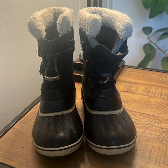 Sorel black boot - Size 2 - Picture 2 of 6